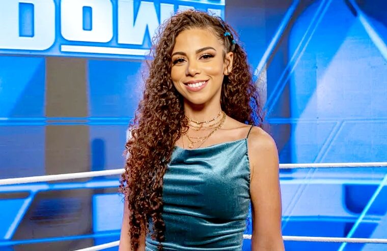 Samantha Irvin Leaves Jaws On The Floor With Sultry Cleavage Selfie