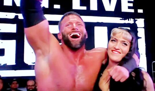 Steph De Lander Manages To Find Humor In Credit Card Theft Nightmare