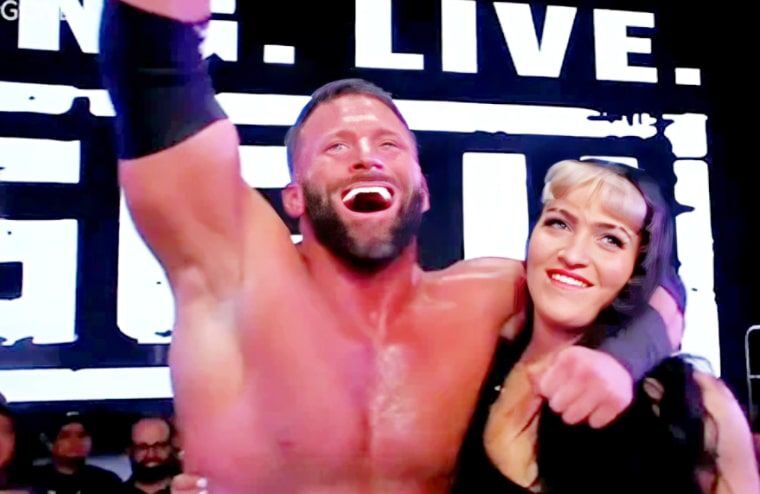 Steph De Lander Manages To Find Humor In Credit Card Theft Nightmare