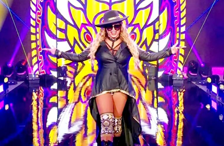 Elektra Lopez Shares A Sneak Peek Of Her Attention-Grabbing Festive Photo Shoot