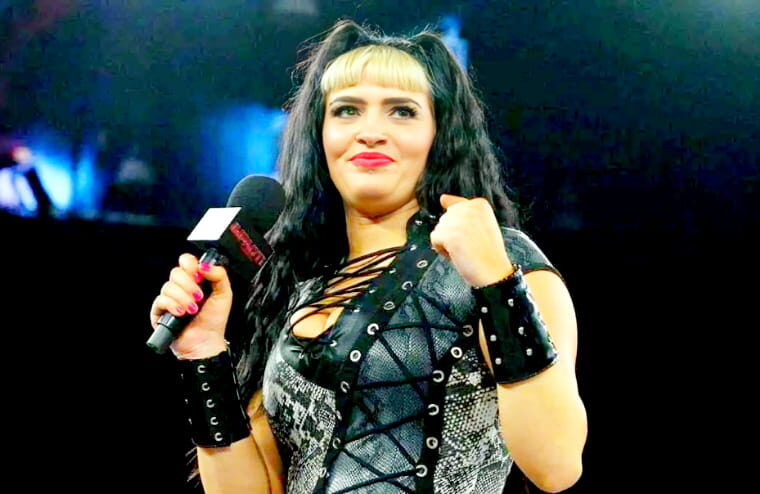 Steph De Lander Shows Off Her Bruised Chest After First Singles Match In Two Years